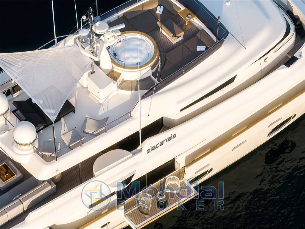 Ferretti custom line Navetta 33 crescendo