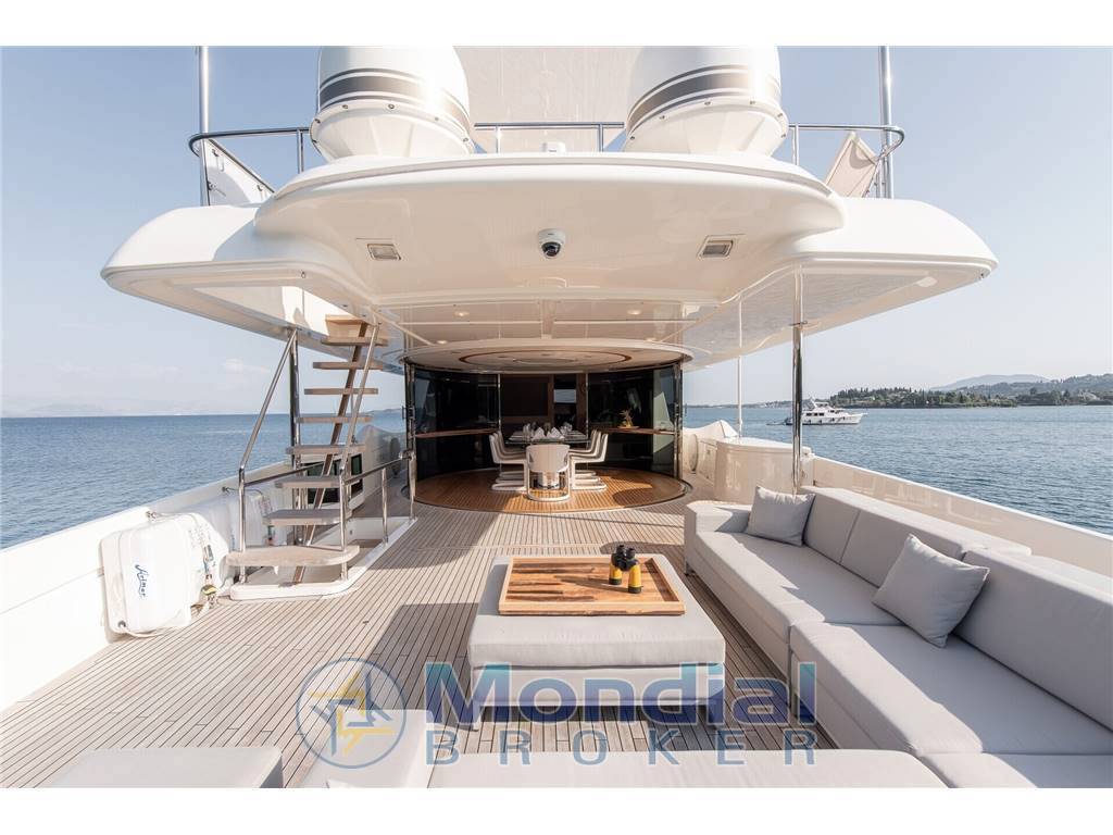 Ferretti custom line Navetta 33 crescendo