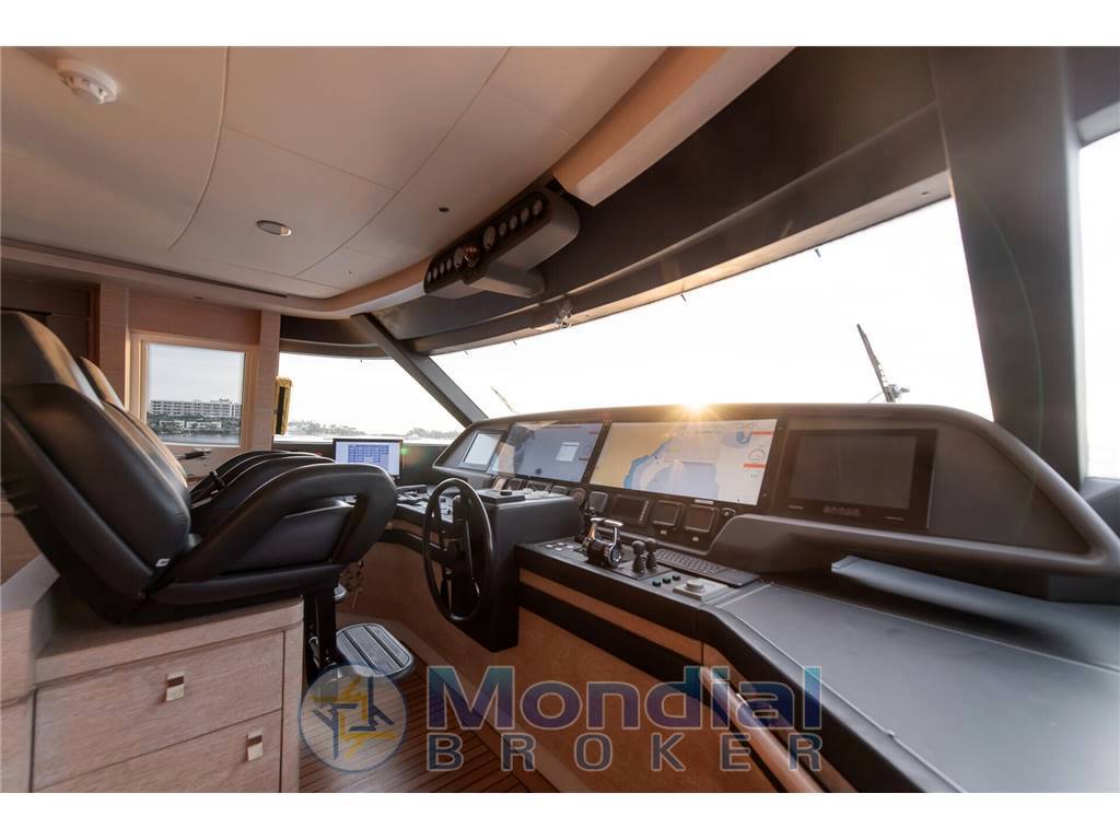 Ferretti custom line Navetta 33 crescendo