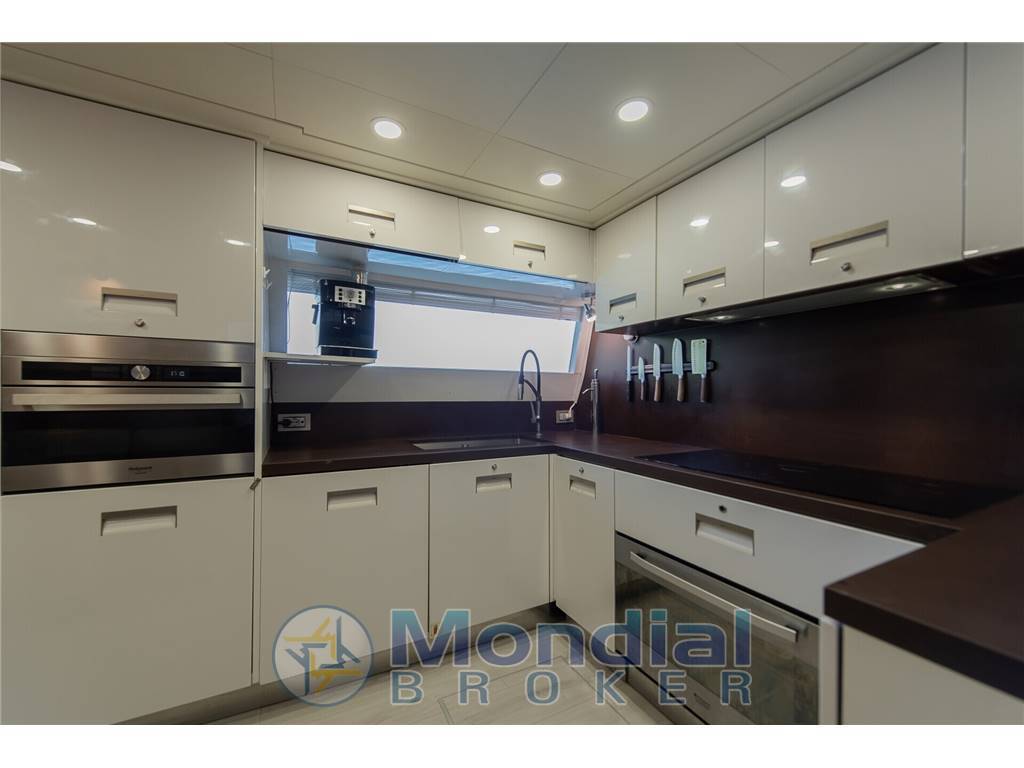 Ferretti custom line Navetta 33 crescendo