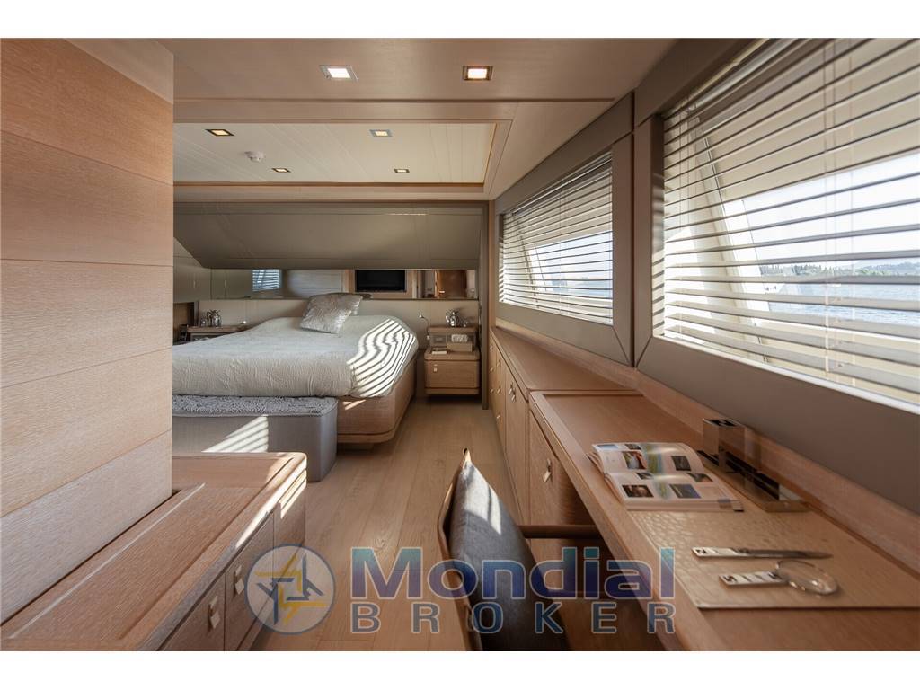 Ferretti custom line Navetta 33 crescendo