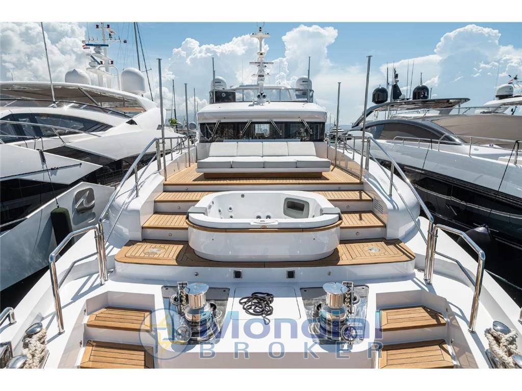Benetti Delfino 95