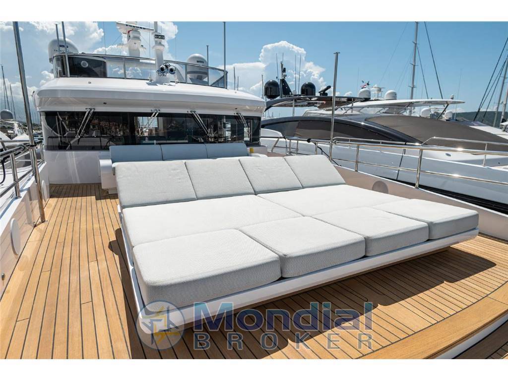 Benetti Delfino 95