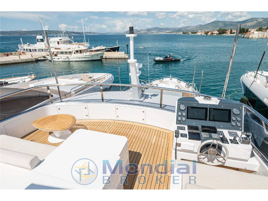 Benetti Delfino 95