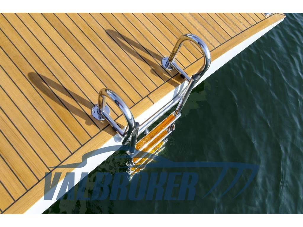 Fairline F-line 33