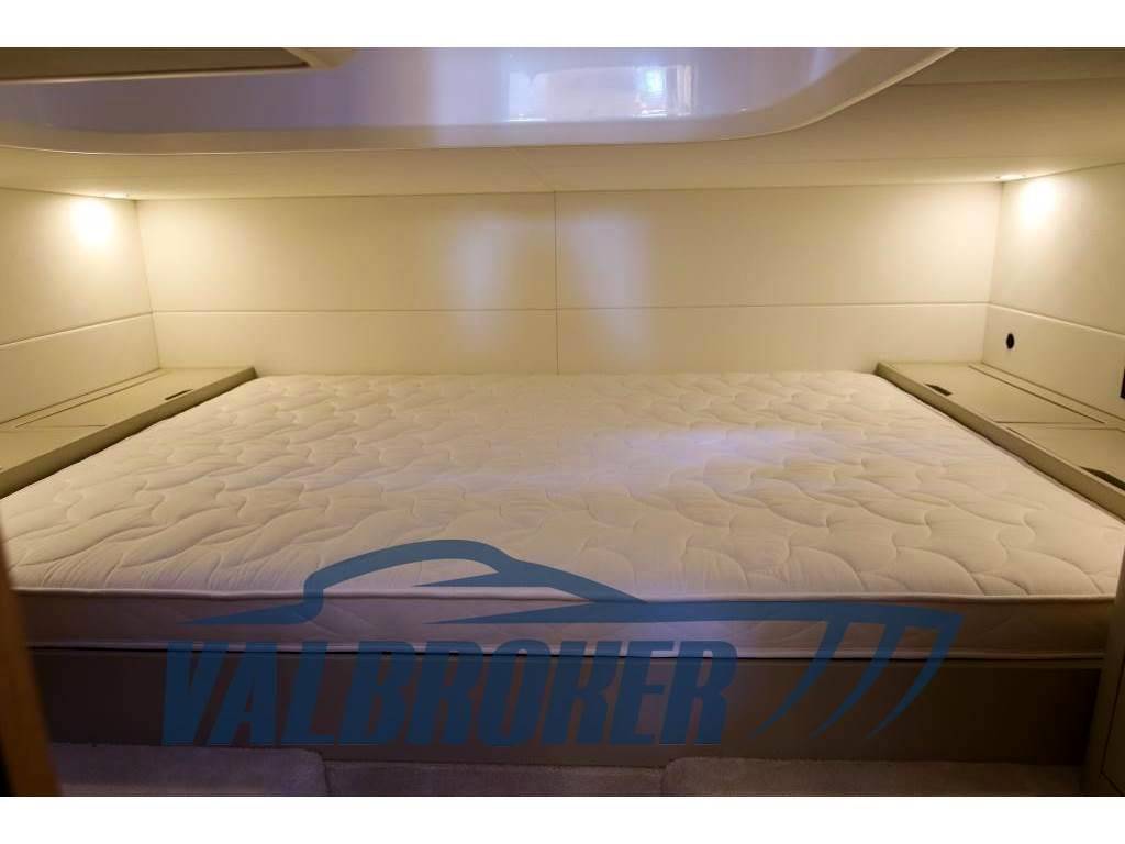 Fairline F-line 33