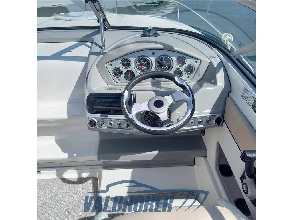 Bayliner 702 cuddy