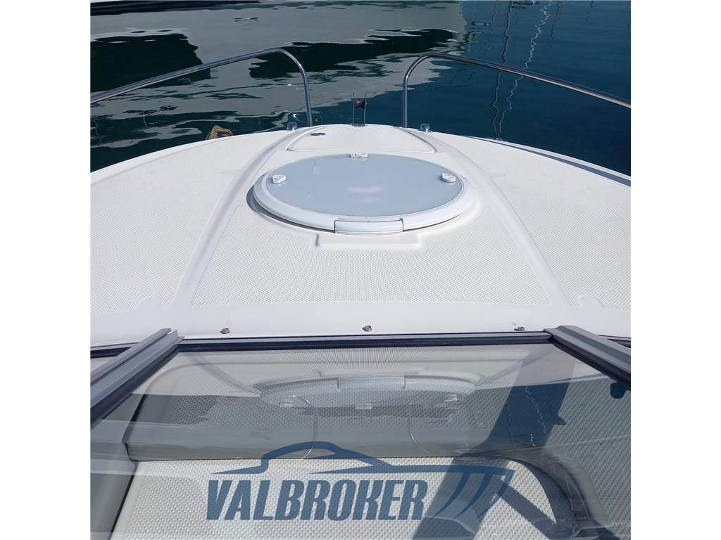 Bayliner 702 cuddy