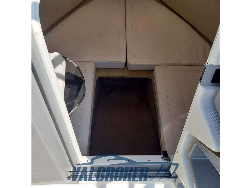 Bayliner 702 cuddy