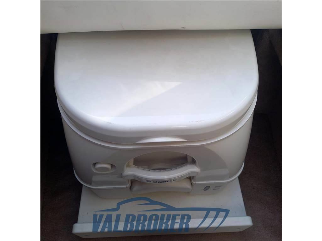 Bayliner 702 cuddy