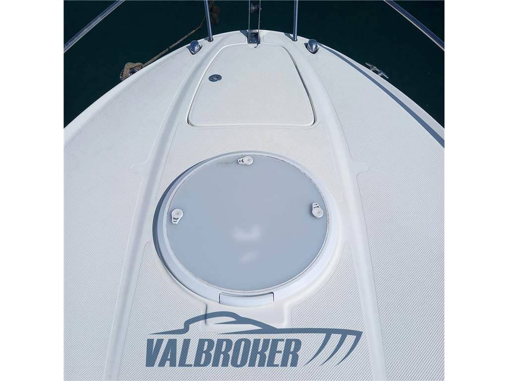 Bayliner 702 cuddy