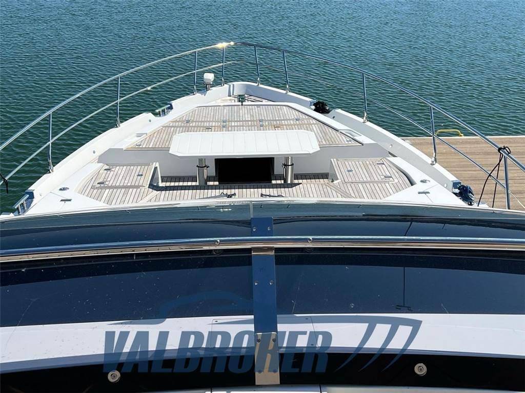 Galeon 680 fly