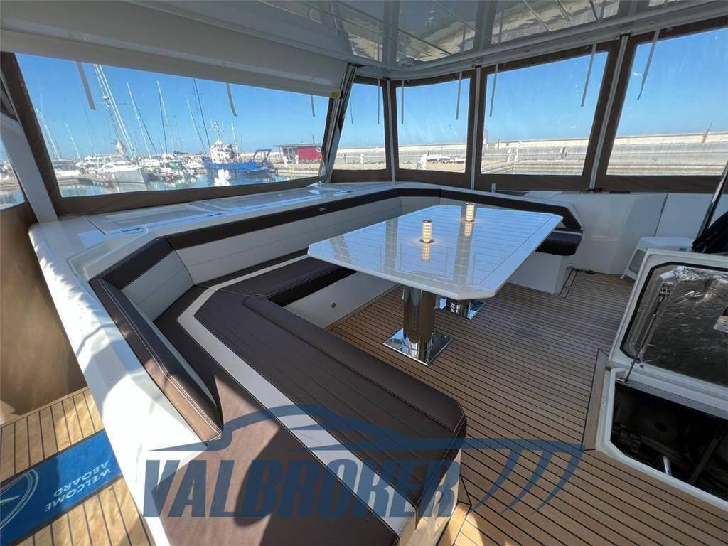 Galeon 680 fly