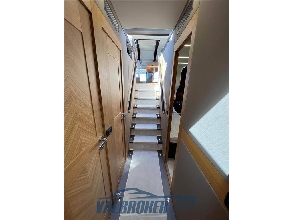 Galeon 680 fly