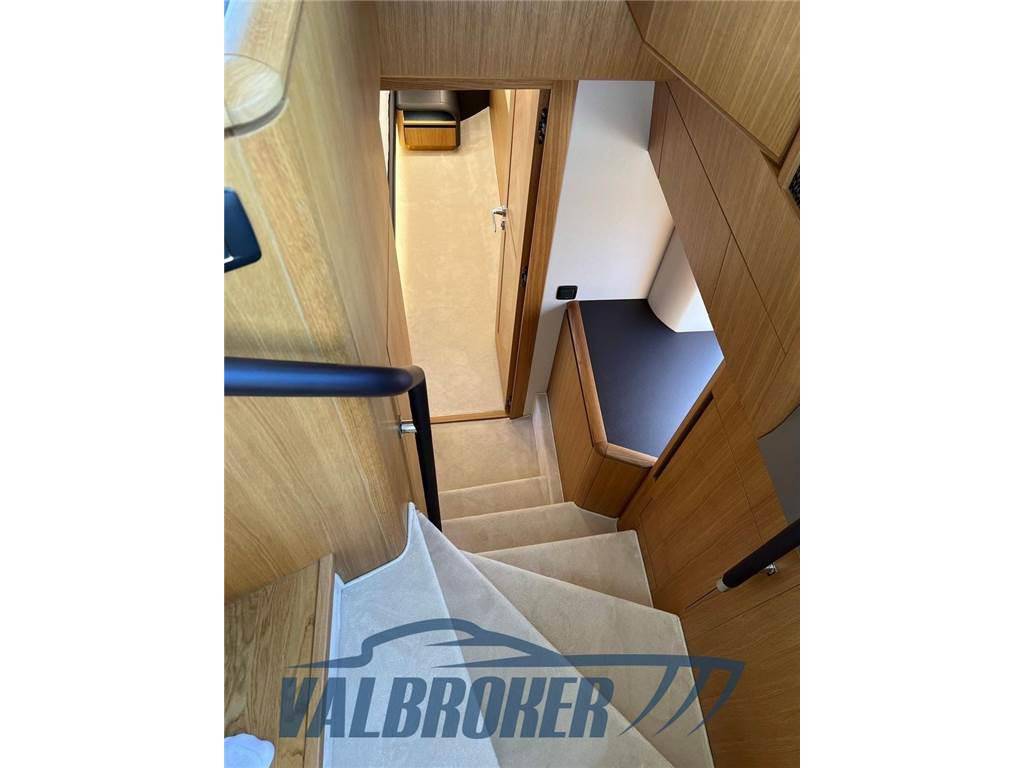 Galeon 680 fly