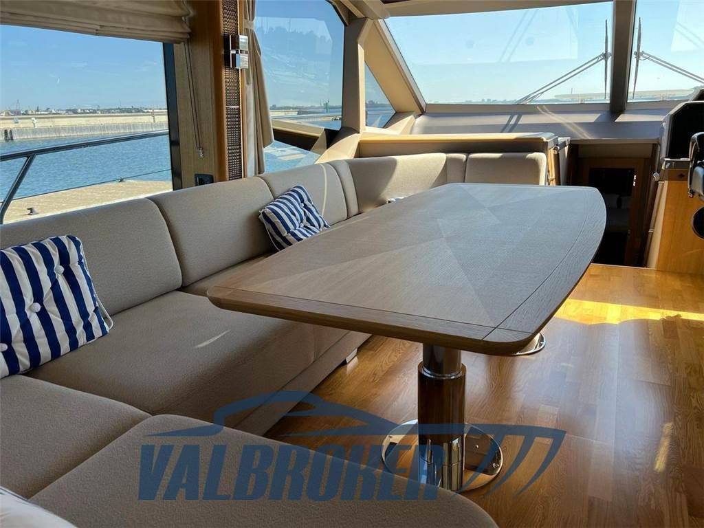 Galeon 680 fly
