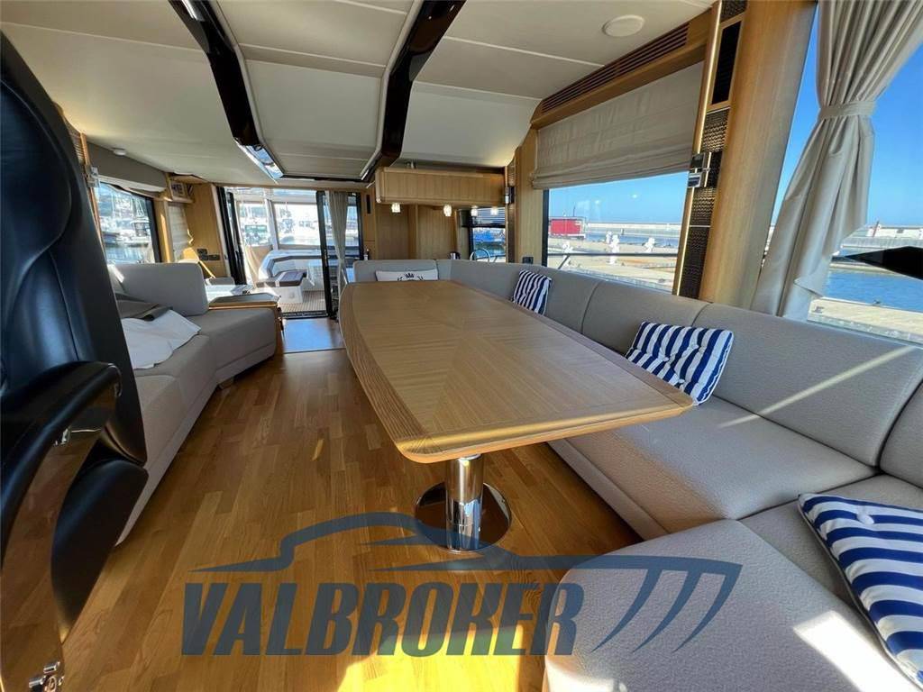 Galeon 680 fly
