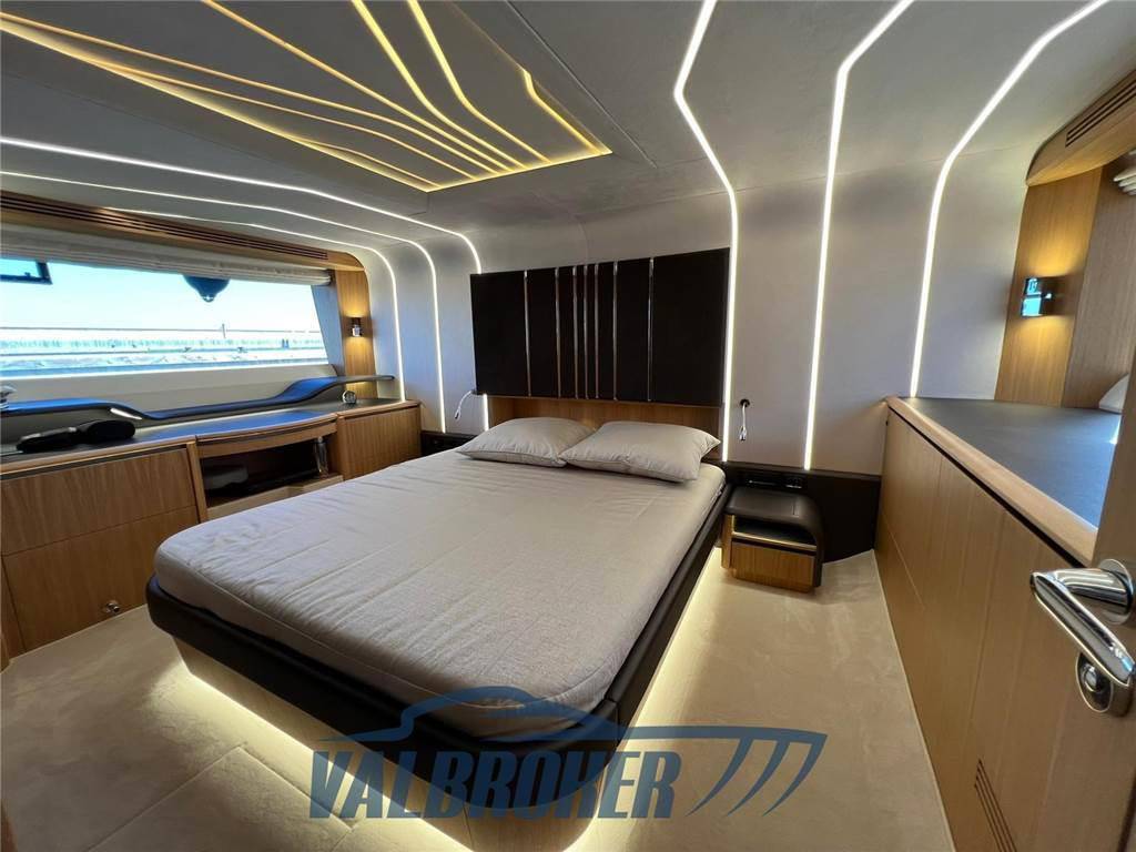 Galeon 680 fly
