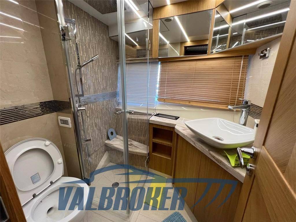 Galeon 680 fly
