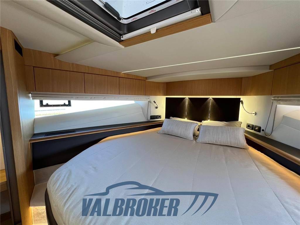 Galeon 680 fly