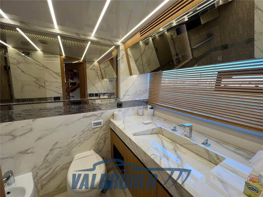 Galeon 680 fly