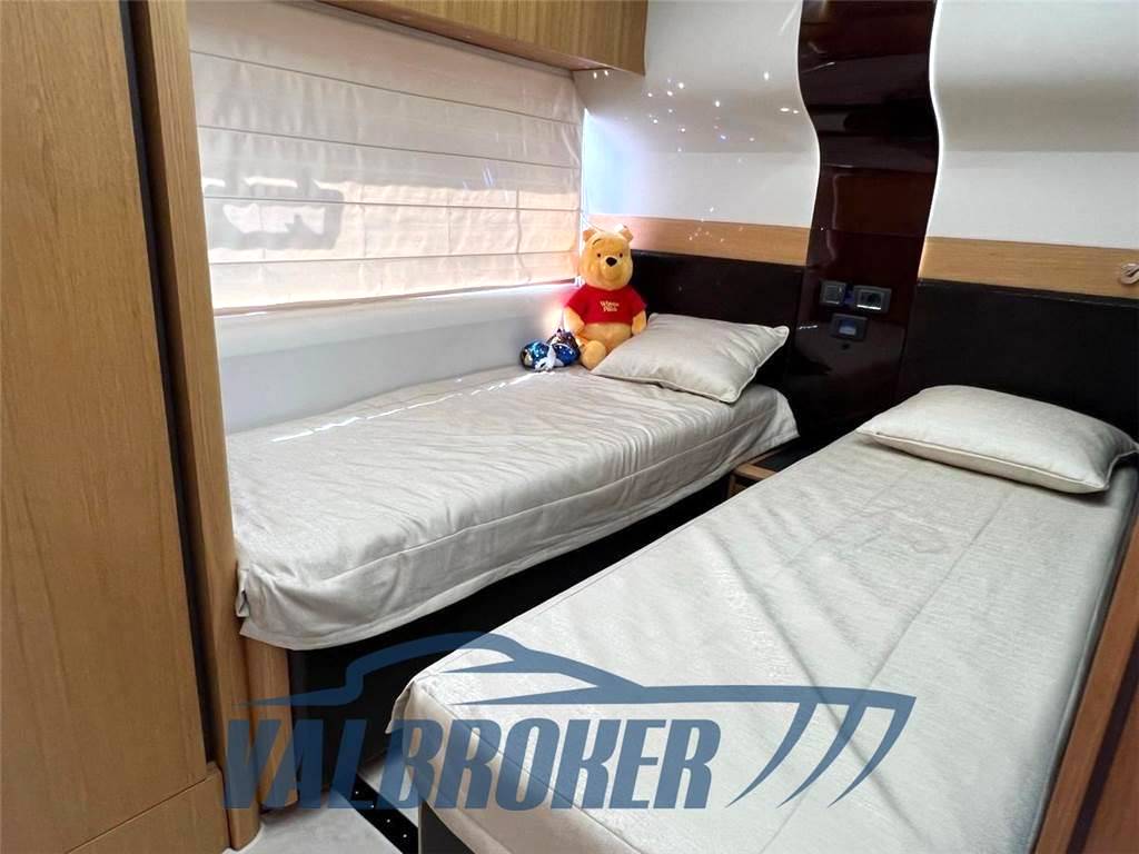 Galeon 680 fly