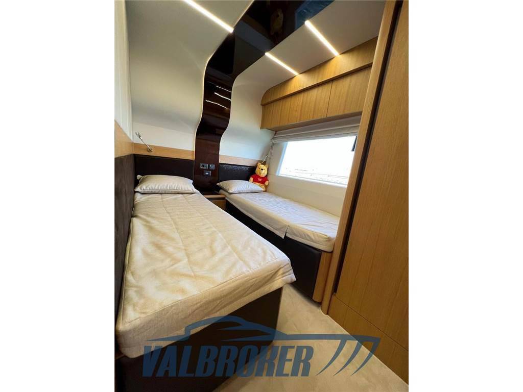 Galeon 680 fly