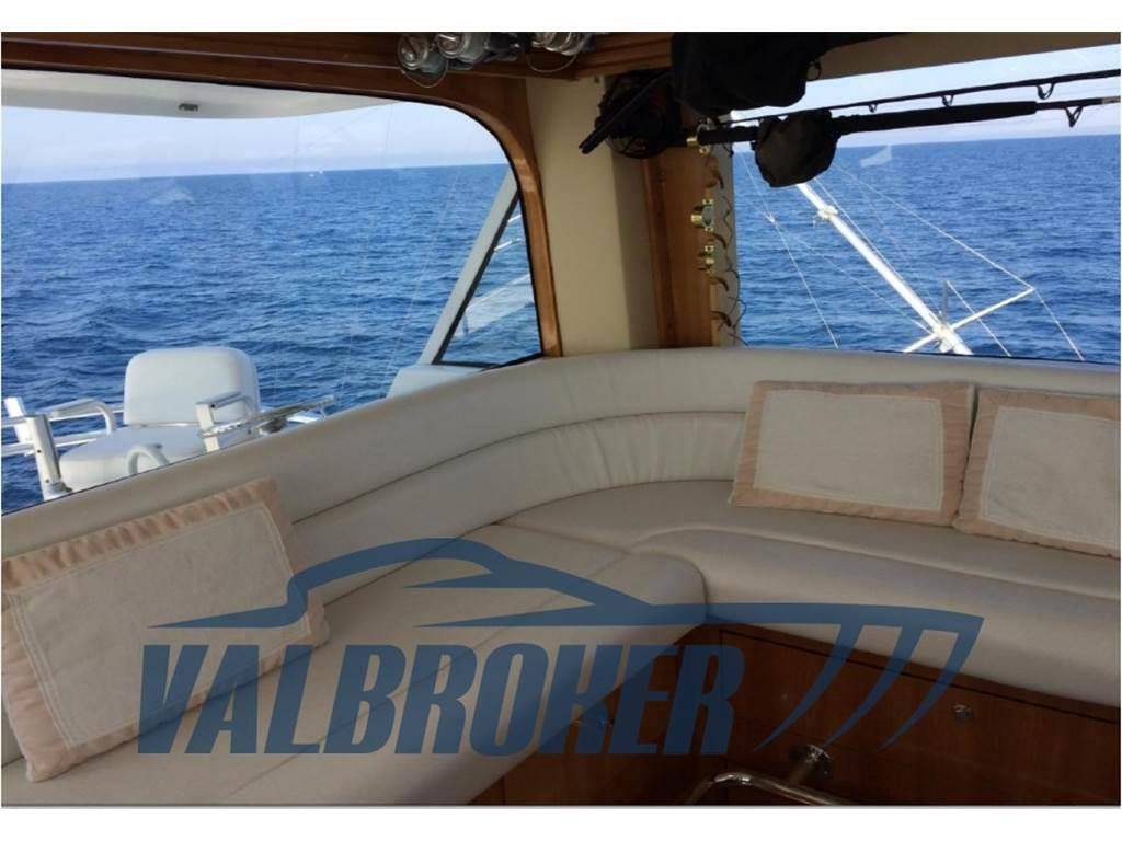 Hatteras 70' convertible
