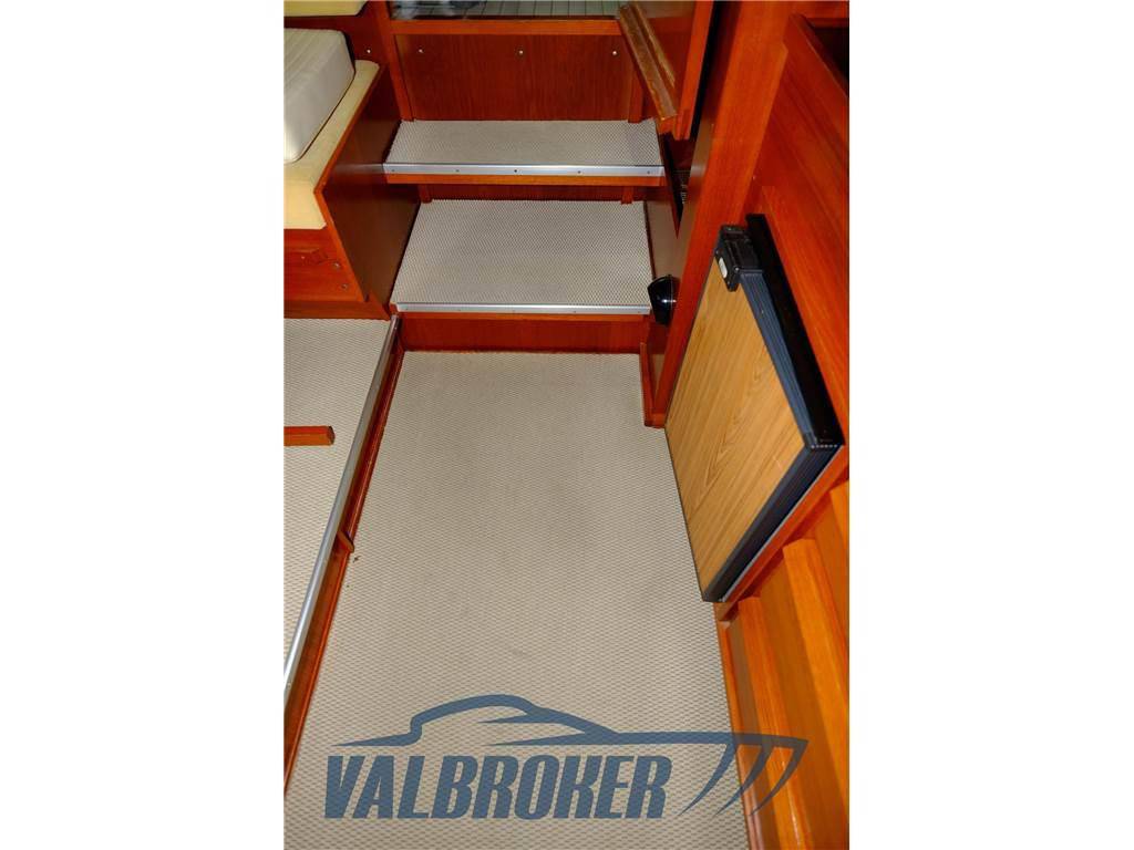 Fjord 32 cabin