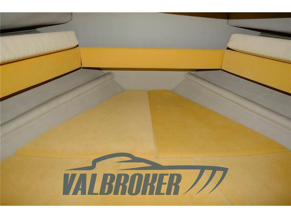 Fjord 32 cabin