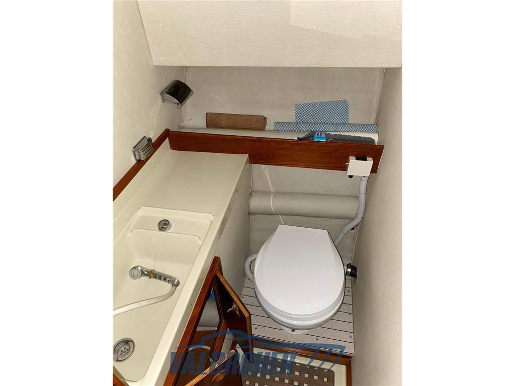 Fjord 32 cabin