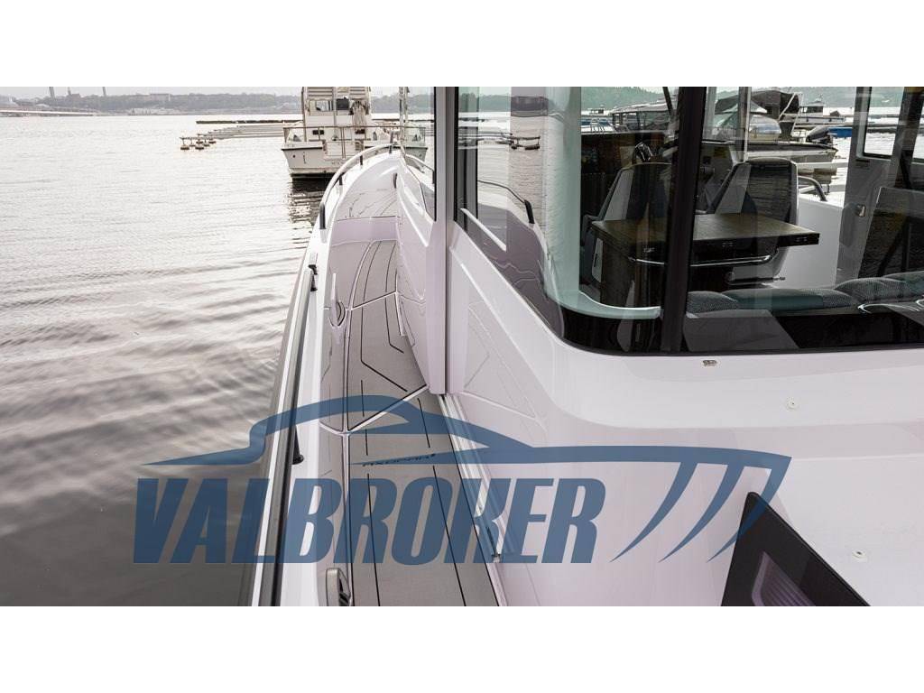 Axopar 37 xc cross cabin