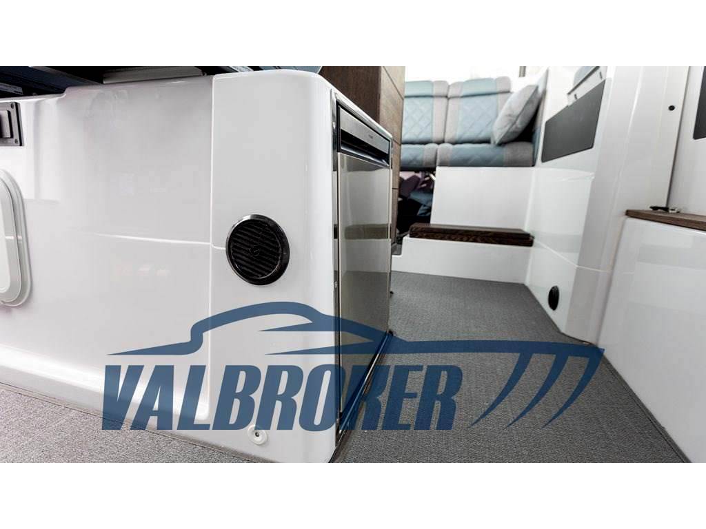 Axopar 37 xc cross cabin