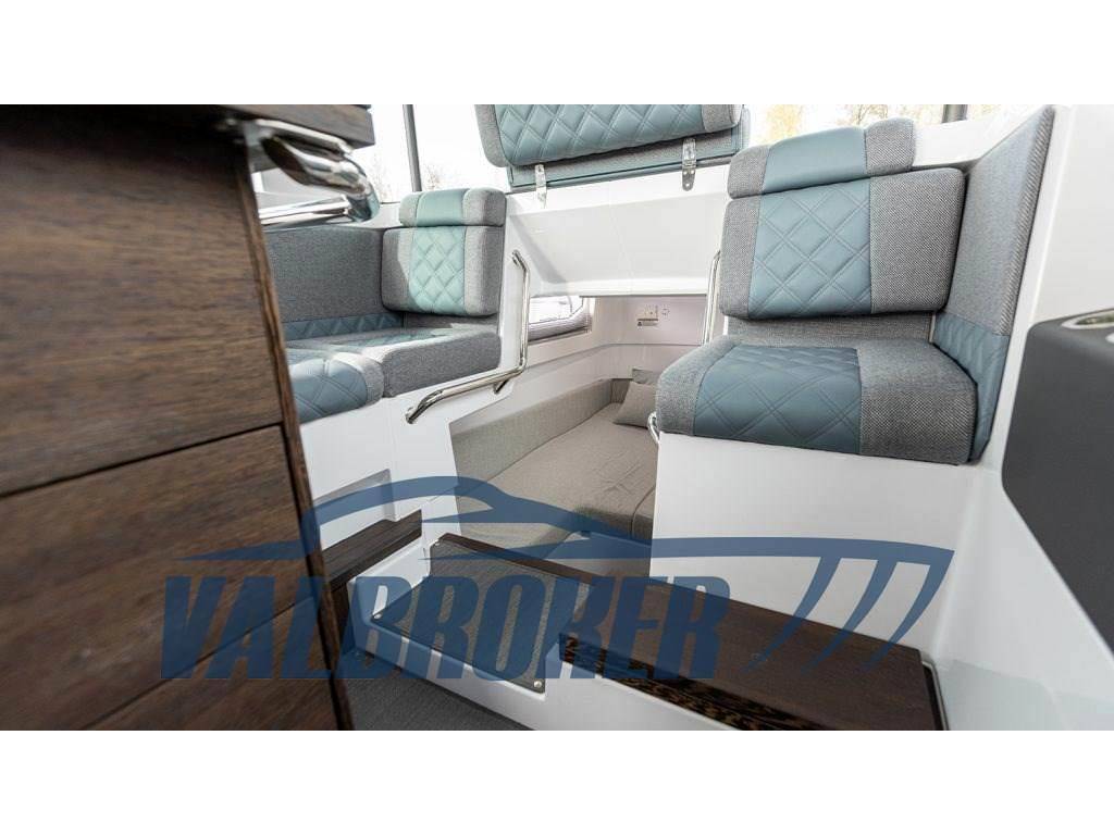 Axopar 37 xc cross cabin