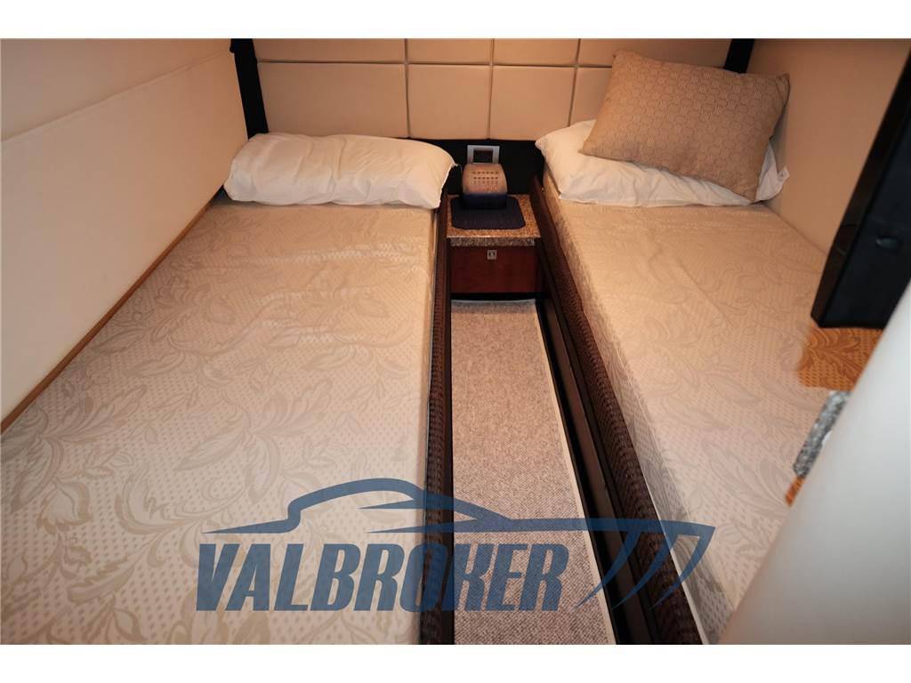 Monterey boats 415 sy sport yacht