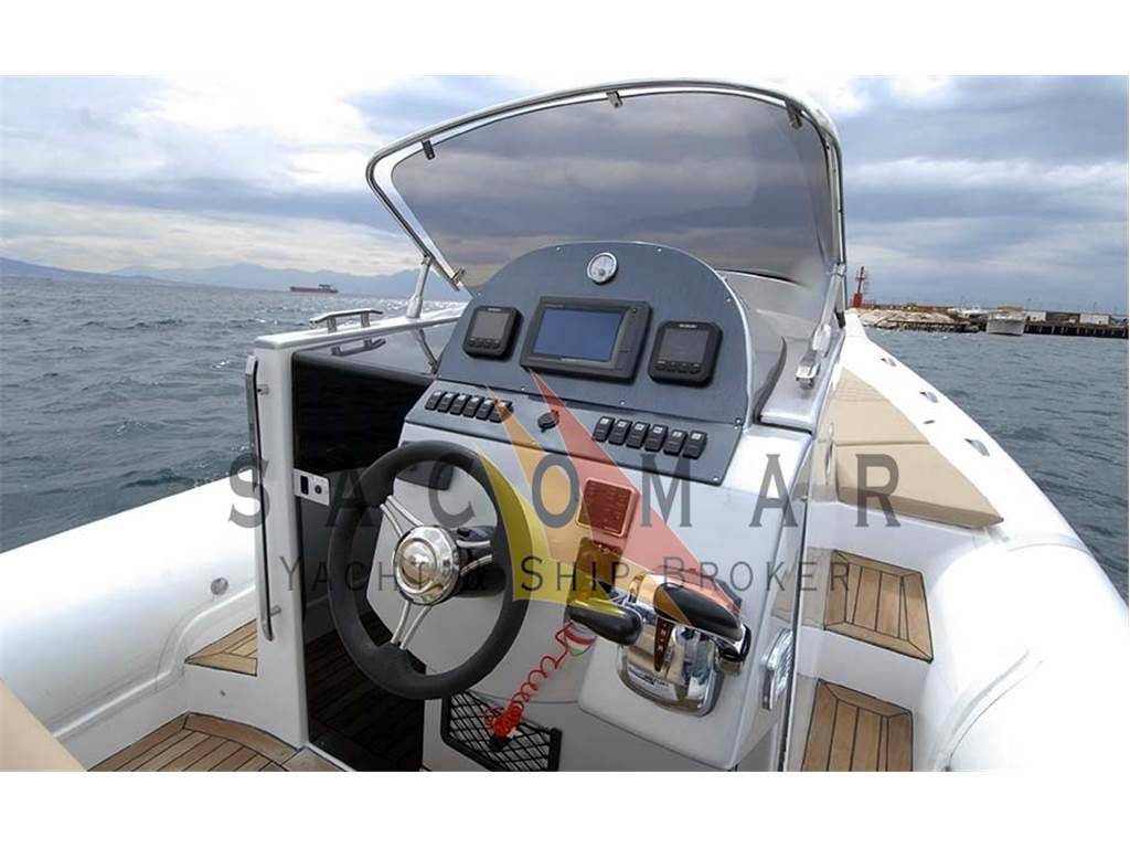 Oromarine 999 cabin