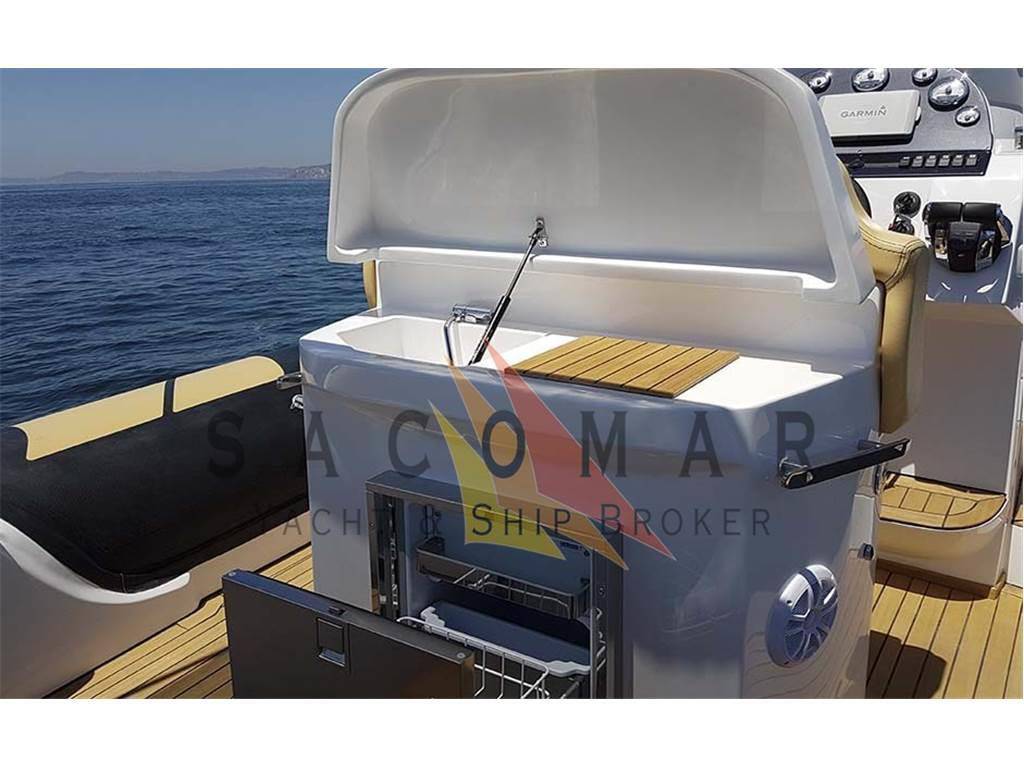 Oromarine 999 cabin