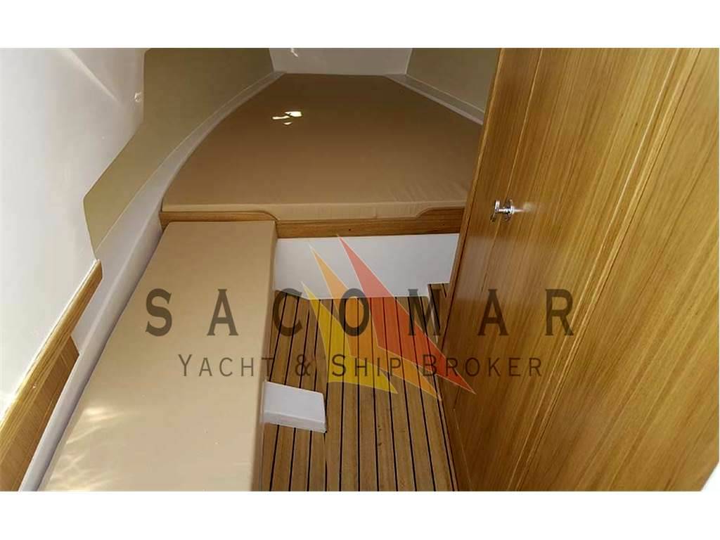 Oromarine 999 cabin