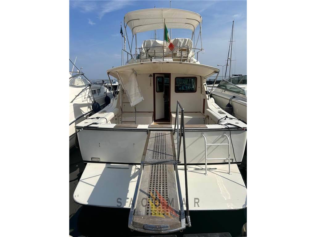 Bertram yacht 33' sf