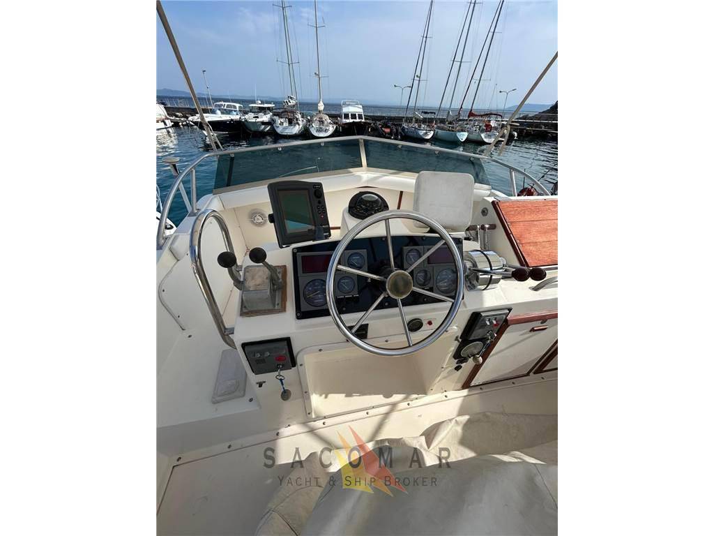 Bertram yacht 33' sf