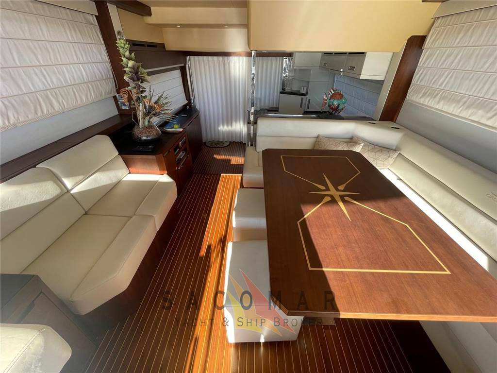 Galeon 550 fly