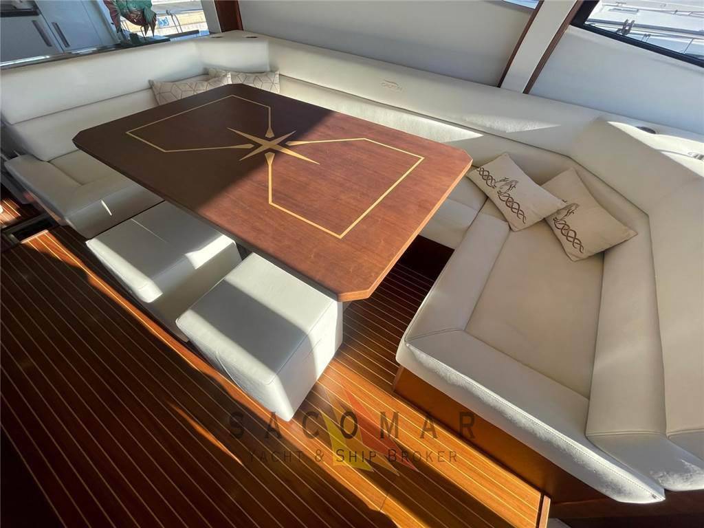 Galeon 550 fly