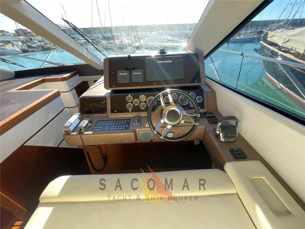 Galeon 550 fly