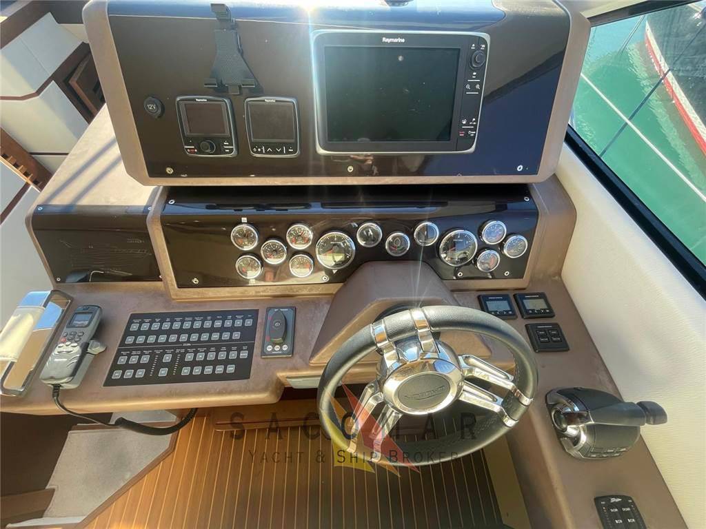 Galeon 550 fly