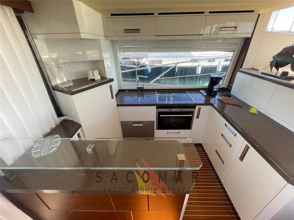 Galeon 550 fly