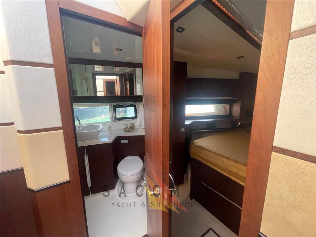 Galeon 550 fly