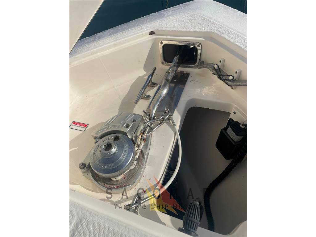 Boston whaler Outrage 320