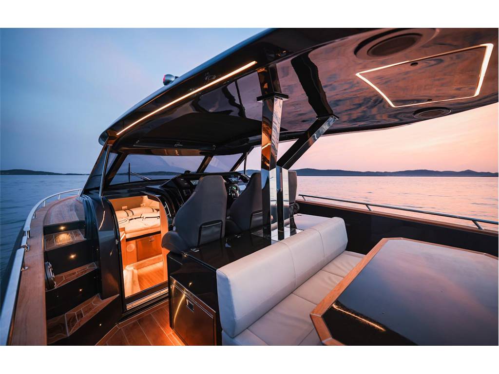 Focus motor yachts b.v. Forza 37