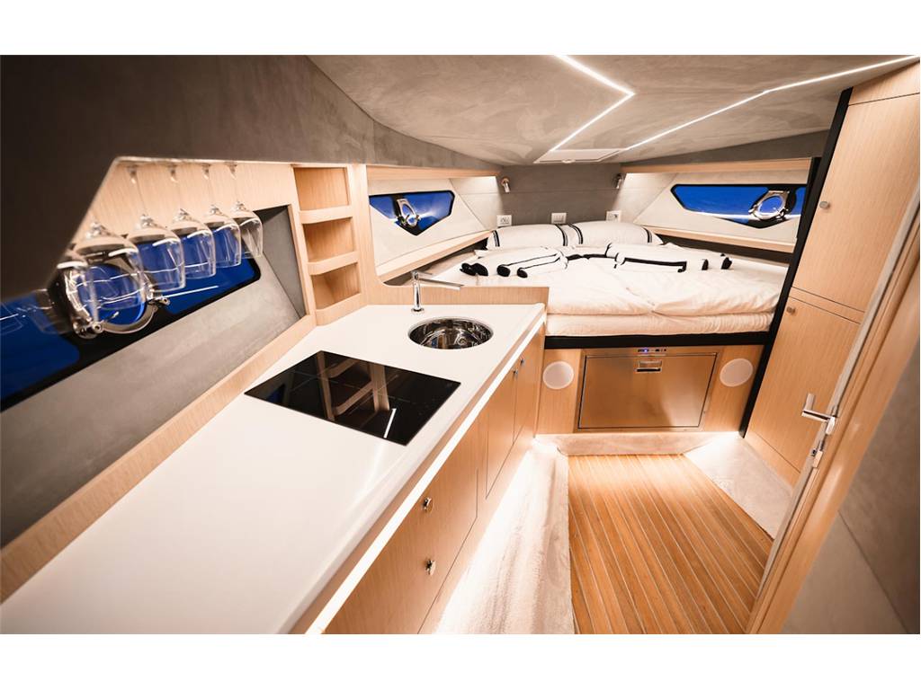 Focus motor yachts b.v. Forza 37