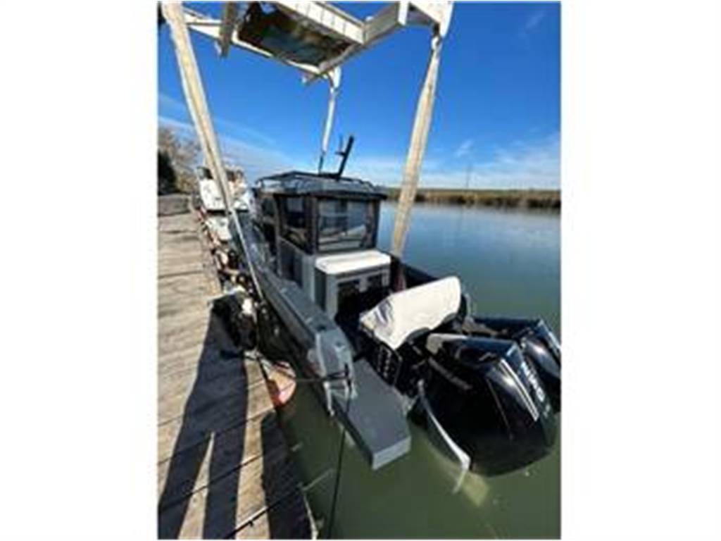 Dromeas yachts nuova D28 suv